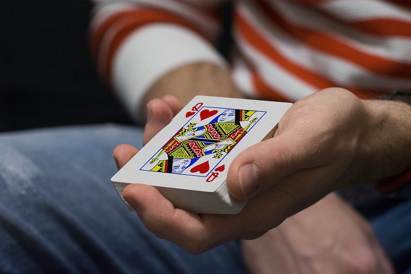 Bài Liêng là gì? Sức hấp dẫn của bộ bài 52 lá