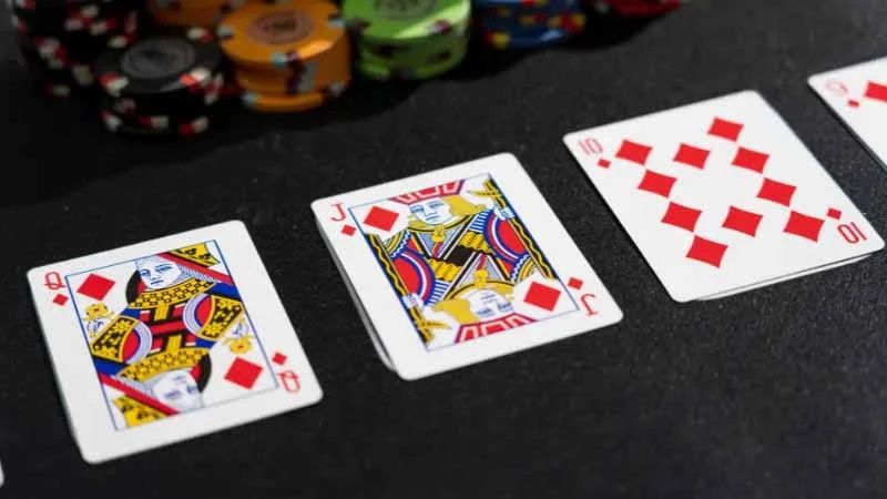 Liêng rô hay cơ to hơn?